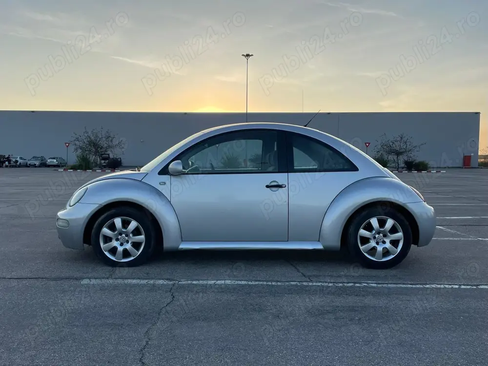 Vând Volkswagen Beetle