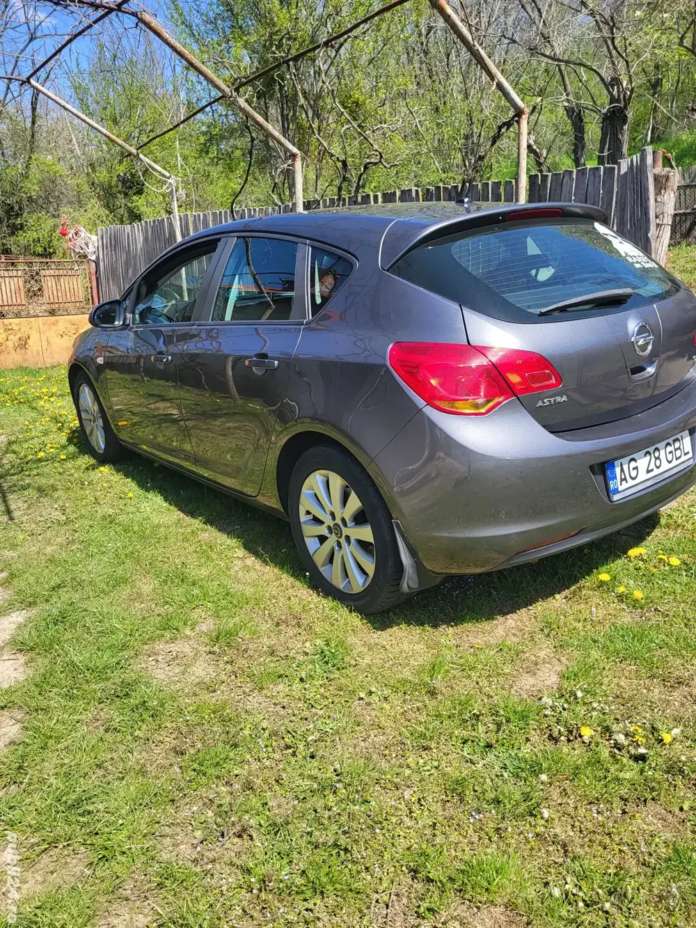Vând Opel astra j 