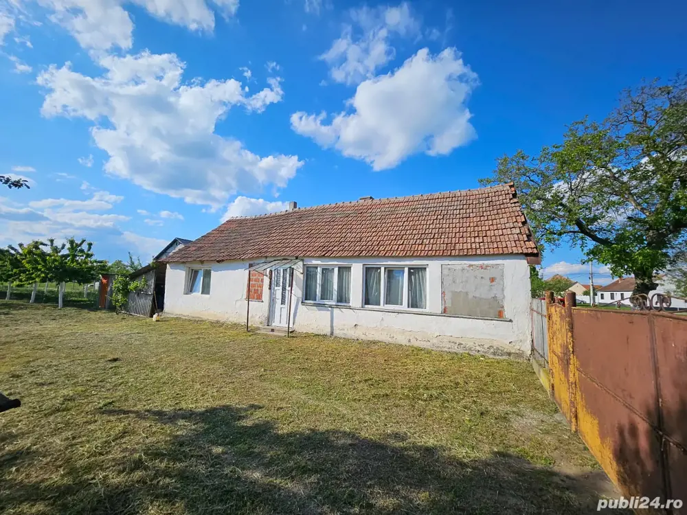 Casa cu teren 1405 mp la Sambateni