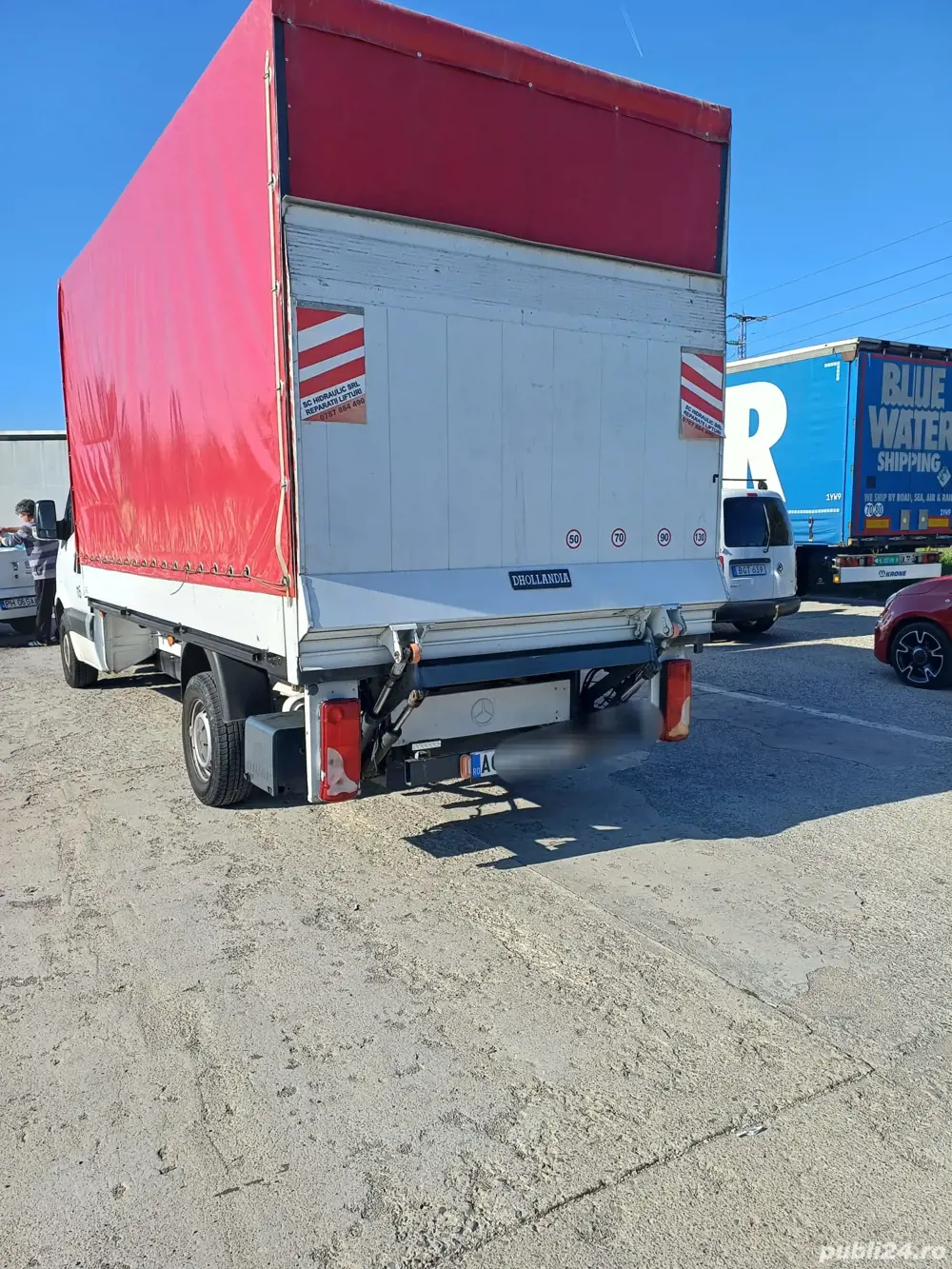 Vând Mercedes Benz Sprinter prelata cu lift hidraulic 