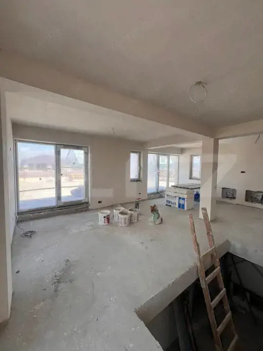 Penthouse de vanzare, cu 3 camere, 90 mp, zona Calea Surii Mici