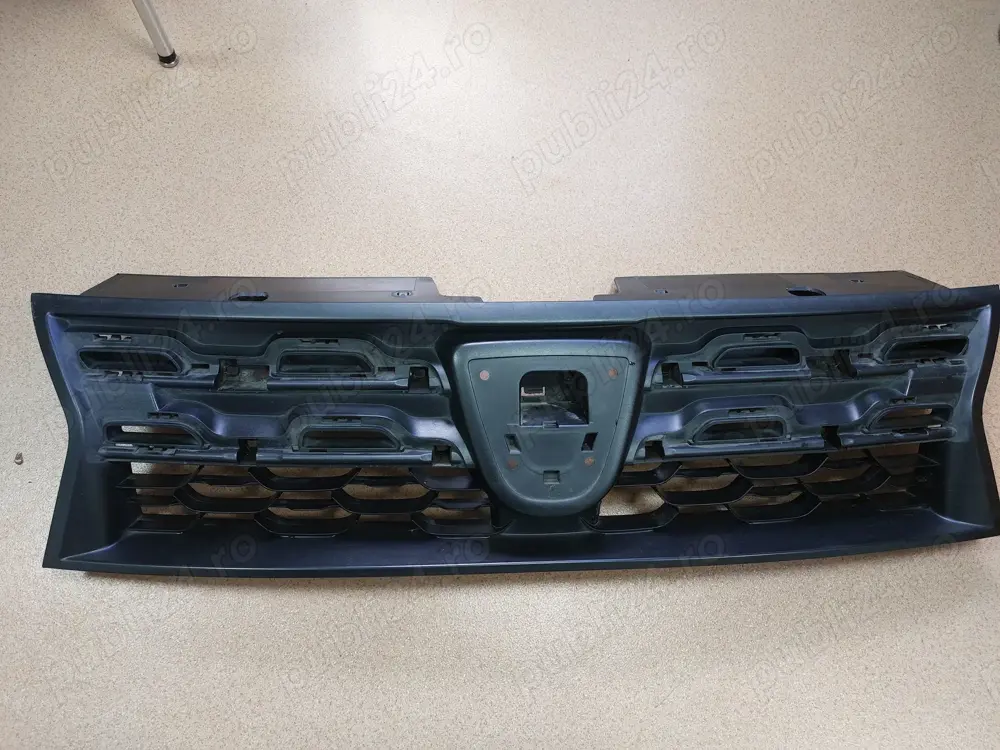 Vand Grila masca fata (calandru) Dacia Duster