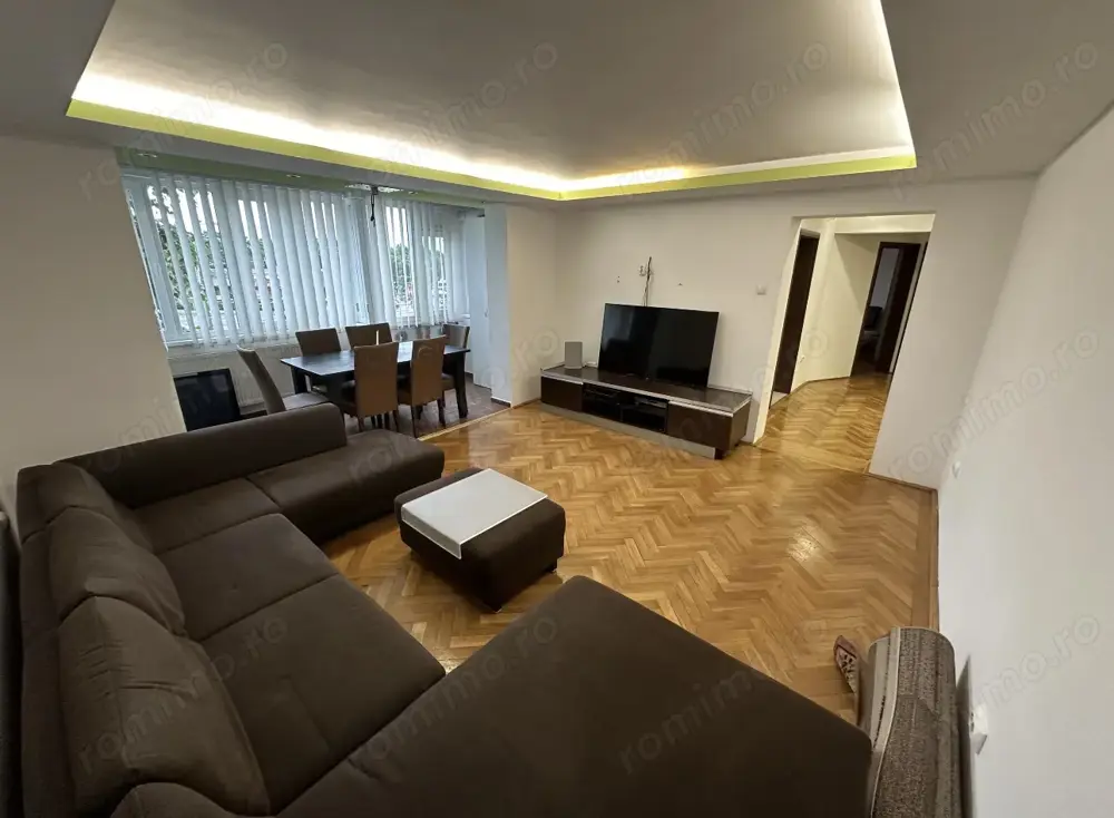 Apartamnet Cu 4  Camere Decomandat Boxa Garaj Zona Spitalul Județean 