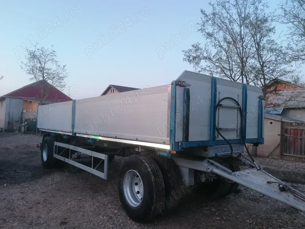 Remorca basculabila bilateral