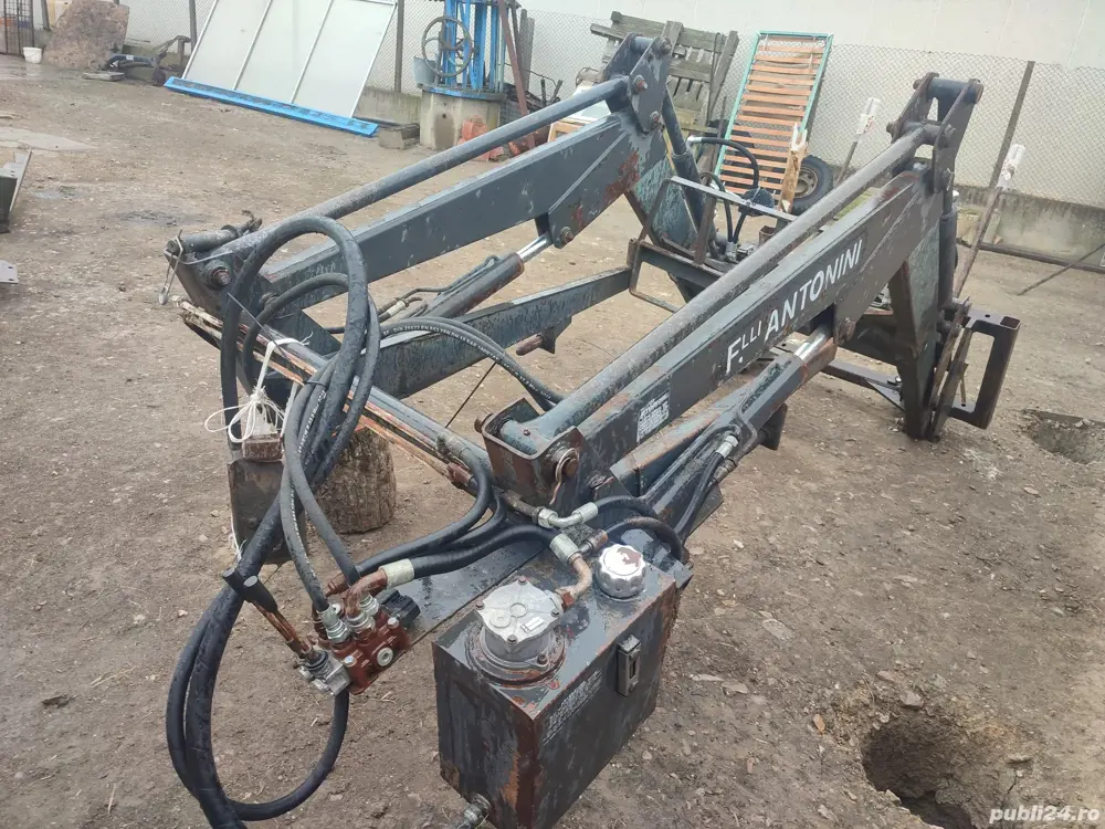 Încărcător frontal FIAT  Încărcător frontal FIAT