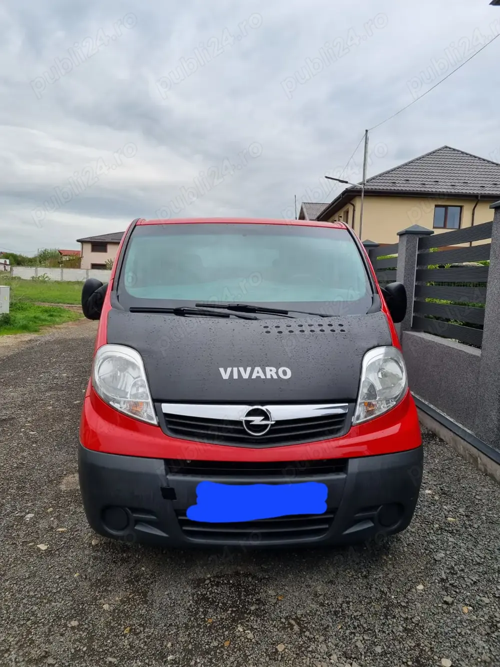 Vând opel vivaro