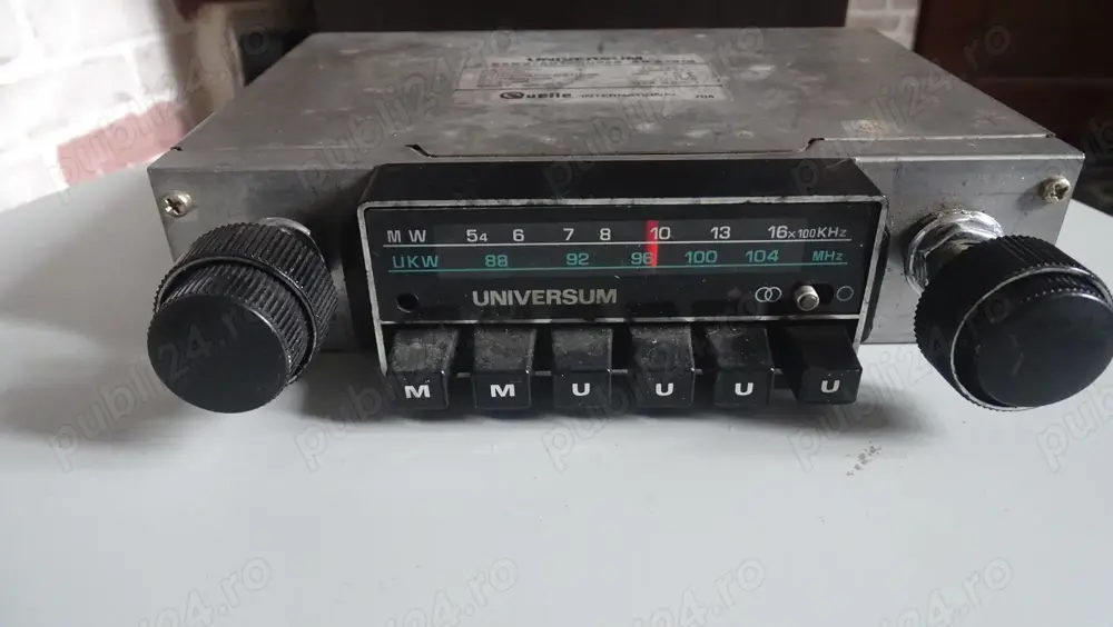 Radio auto Universum AR 27516 , de colectie