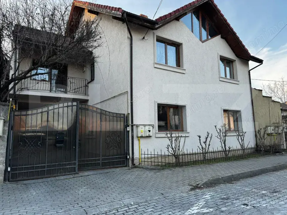 Casă cu 9 camere si 680mp teren – zona Cetate