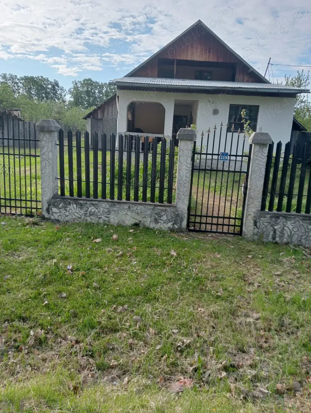 De vanzare casa si teren in Dealu Launele Valcea