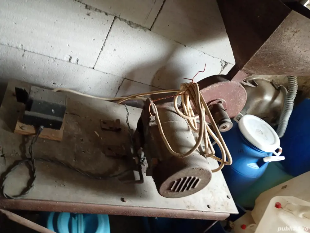 vând moară pt cereale 