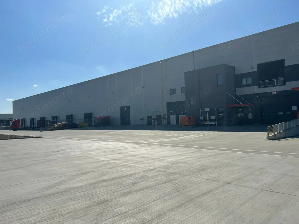 Spațiu cu rafturi pentru Logistică/Depozitare