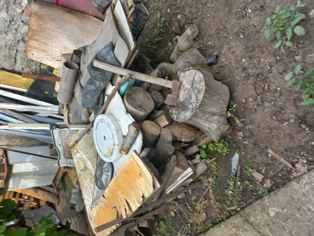 Vând lemne de foc din nuc. 