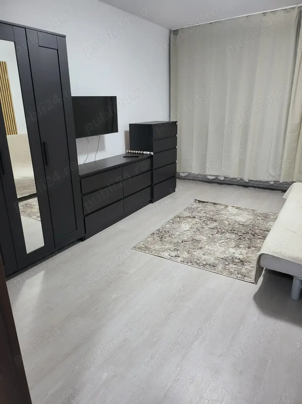 Particular, inchiriez garsoniera