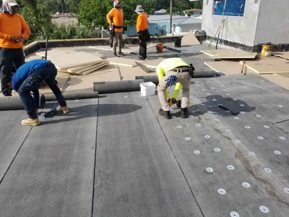 Renovăm Acoperișul Tău la Cele Mai Bune Prețuri   Soluții Durabile!