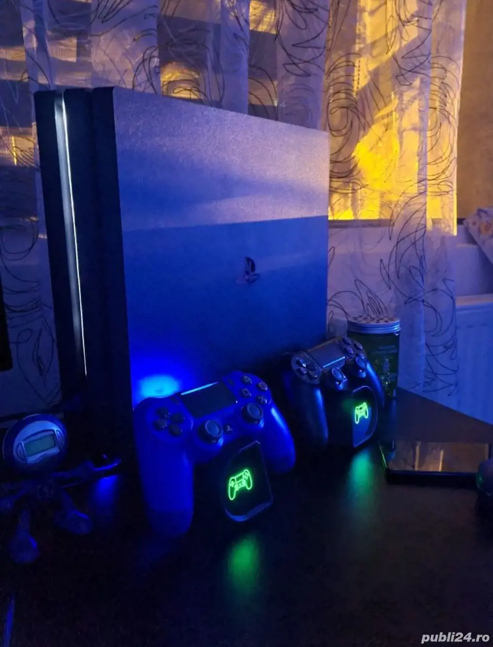 vand consola Sony PS4 PRO