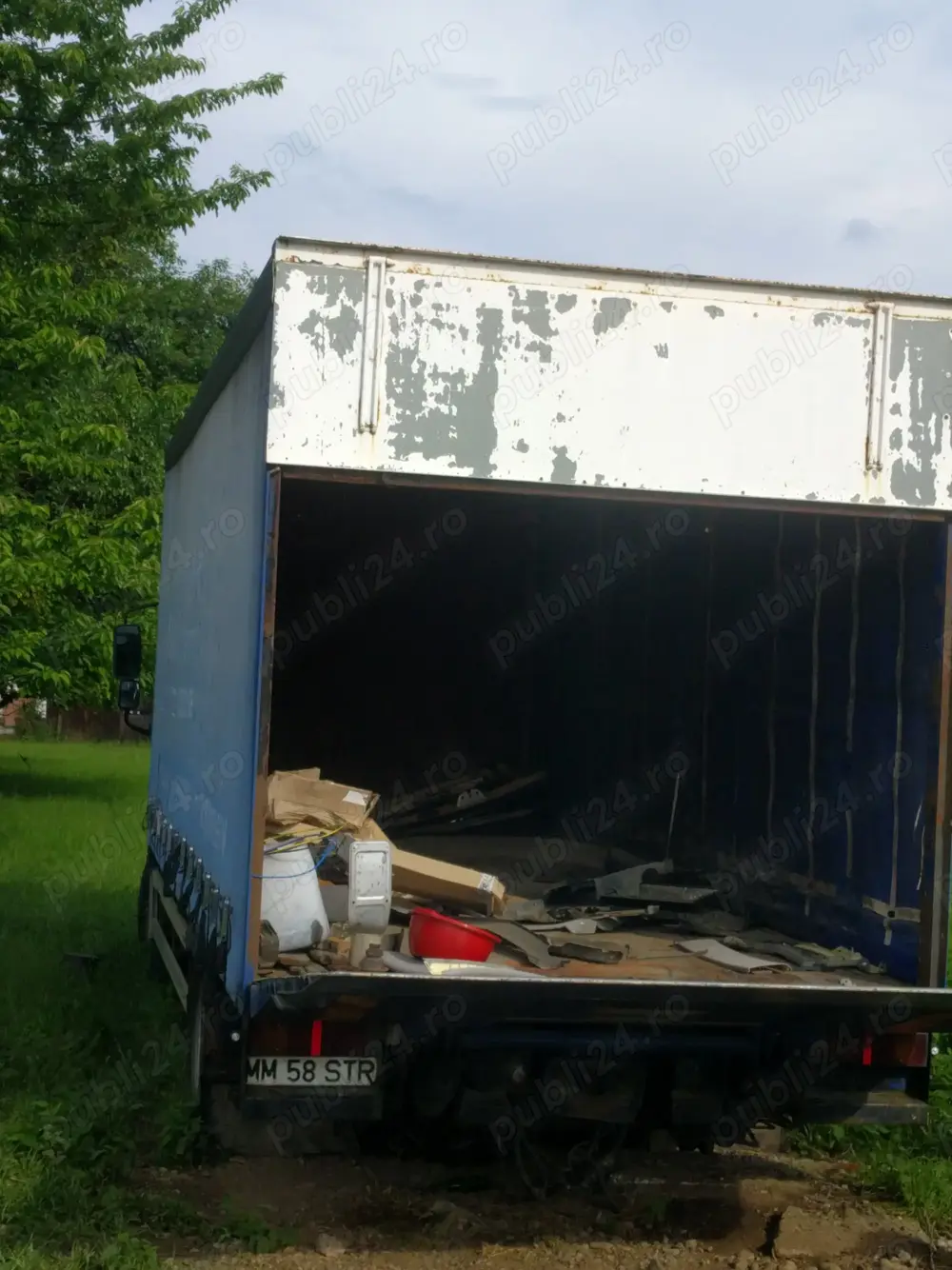 Vând camion cu trapa