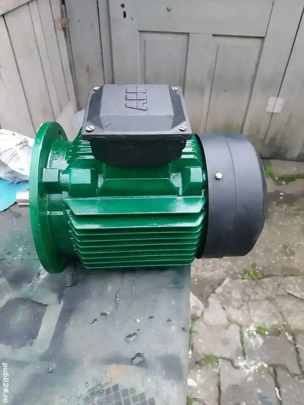 vând motor 