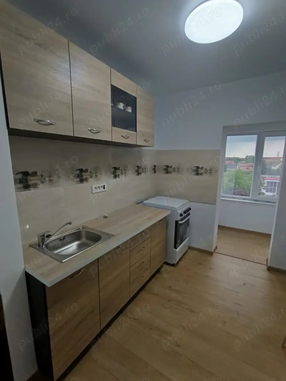 Închiriez apartament cu doua camere 