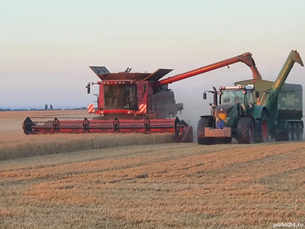 Combina Case IH model 8230 din an 2014, 570cp,heder 9.5m