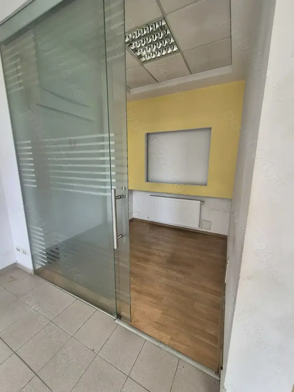 Închiriez spațiu comercial Republicii 