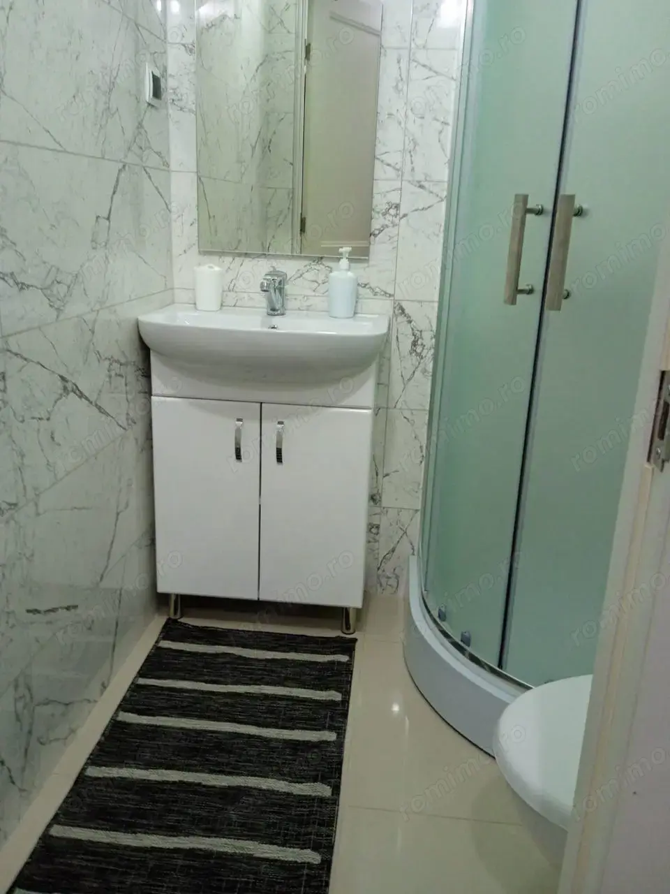 Ofer spre inchiriere garsoniera in zona sector 6 Raul Doamnei