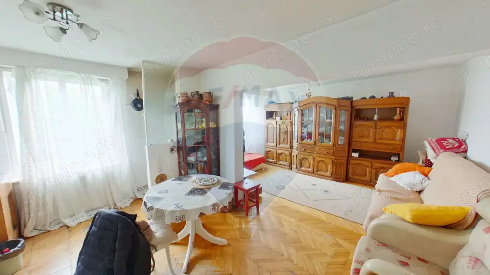 Apartament cu 3 camere de vânzare Str. 1 Mai