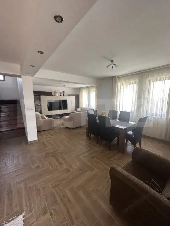 Casa cu 5 camere,P+M,170mp utili,630mp teren,Paulesti