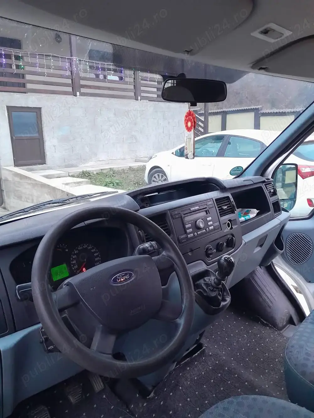 Ford transit, anul fabricației 2014 ,trei locuri , euro5 ,are putina rugina pe la praguri ,dar ceva  Ford transit, anul fabricației 2014 ,trei locuri , euro5 ,are putina rugina pe la praguri ,dar ceva