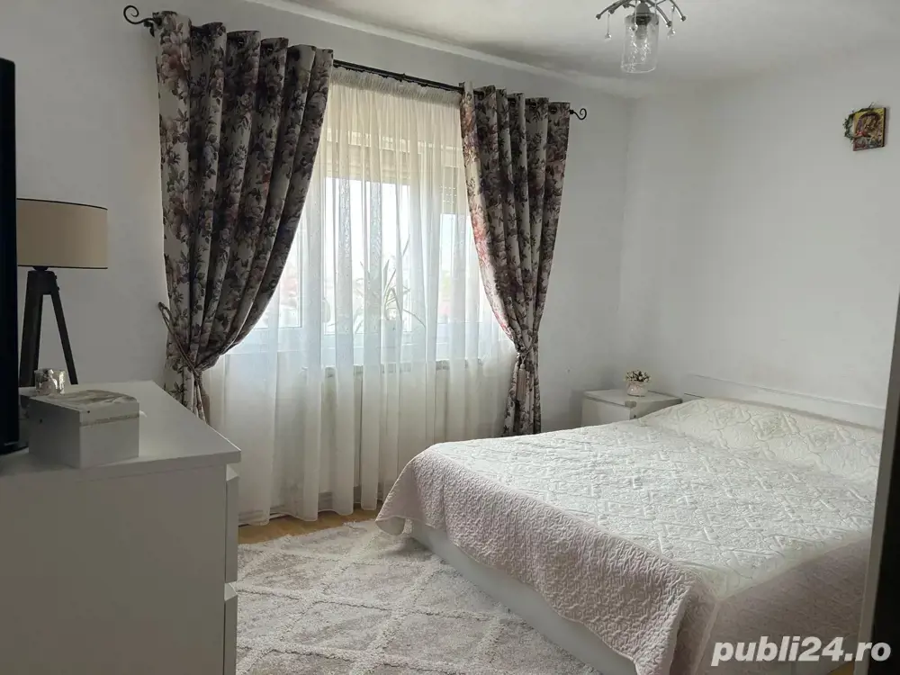 Apartament 3 camere   1 Decembrie