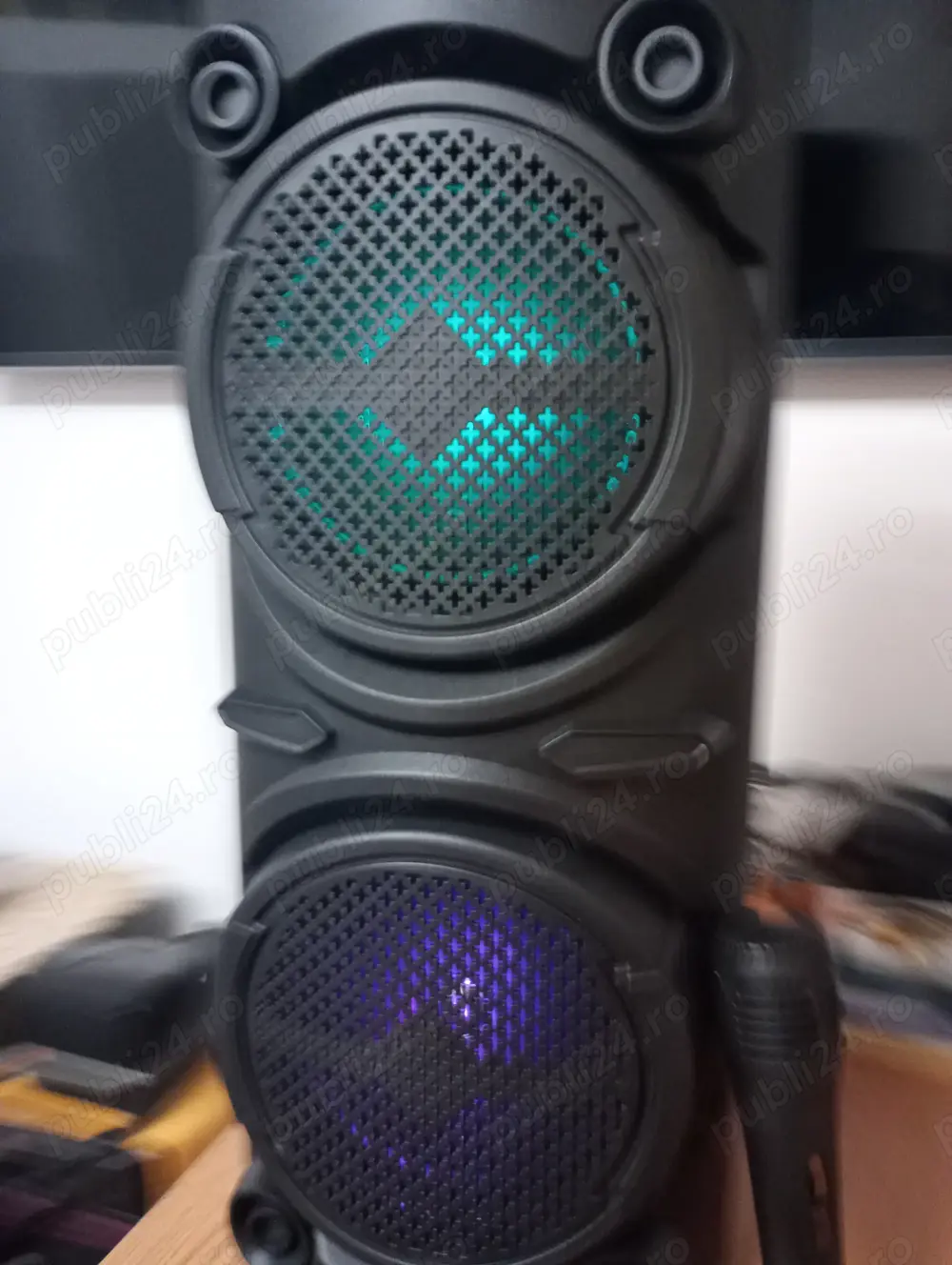 Vând Boxa Stic, Card, Microfon Funcțională  Nouo an Cutie preț 250 Ron .Tel  