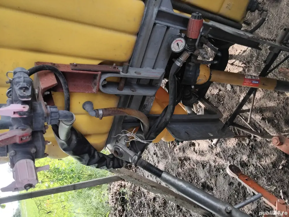 vand atomizor autopurtat de 400 L