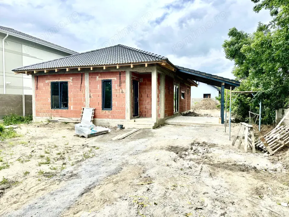 Casa 4 camere, 105 utili, 566 teren, toate utilitatile, asfalt, Sanmihaiu Roman