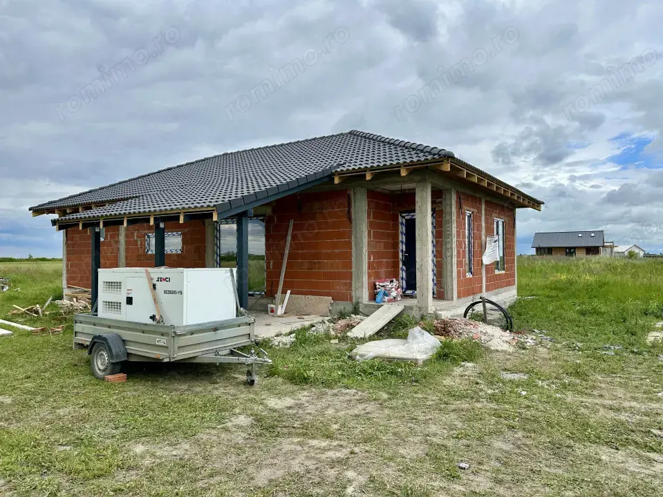 Casa 4 camere, 105 utili, 566 teren, pompa de caldura, Sanmihaiu Roman