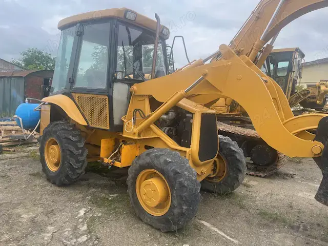 Vând încărcător frontal JCB cu compresor