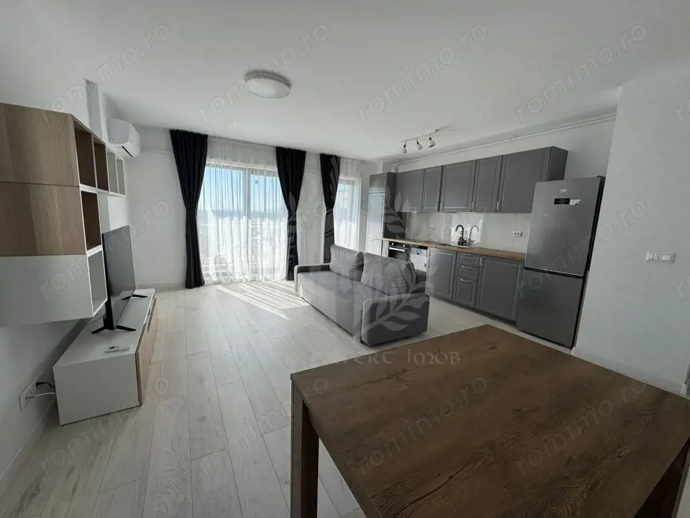 3 CAMERE//CARTIER VAMT//PET FRENDLEY