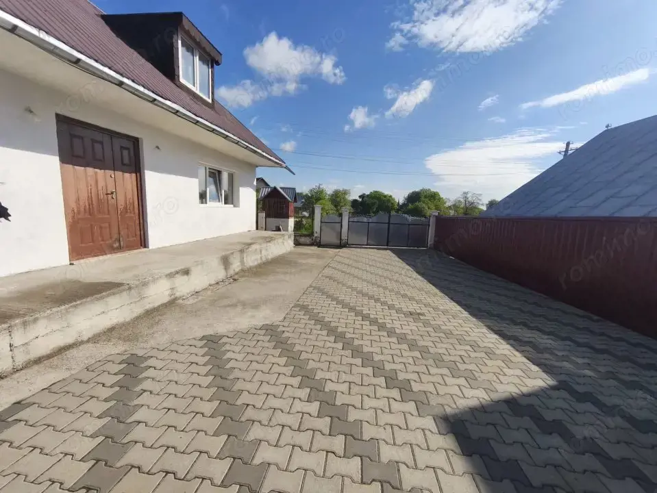 Casa 4 camere, 6000mp teren, zona centrala, Negostina, Siret