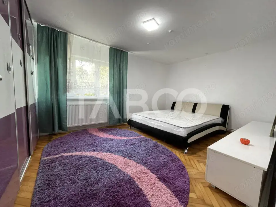 Apartament cu 2 camere decomandate si balcon de inchiriat in Strand