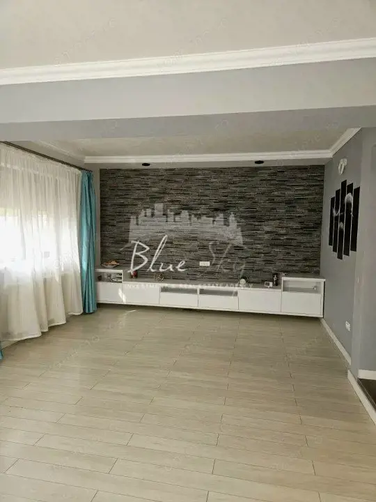 Casă tip Duplex ideală pentru două familii – confort, intimitate și funcționalit