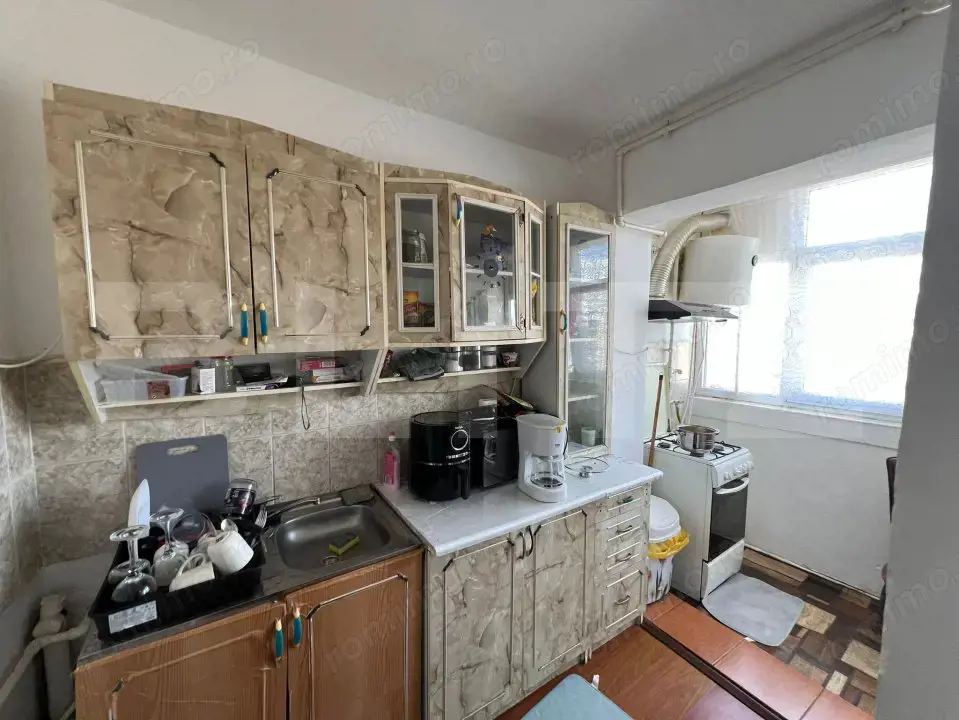 Apartament decomandat, 2 camere, zona Plopilor