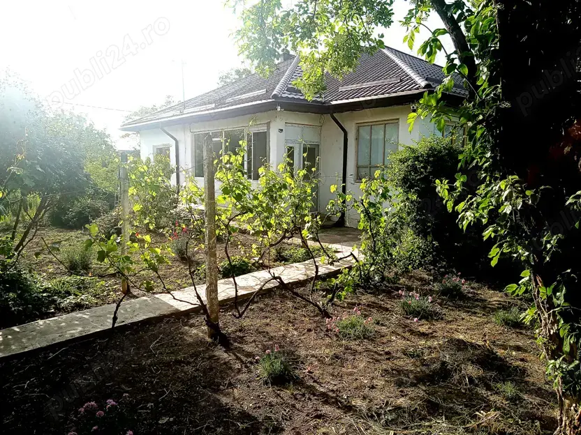 Casa si teren in localitatea Iazu, jud Ialomita