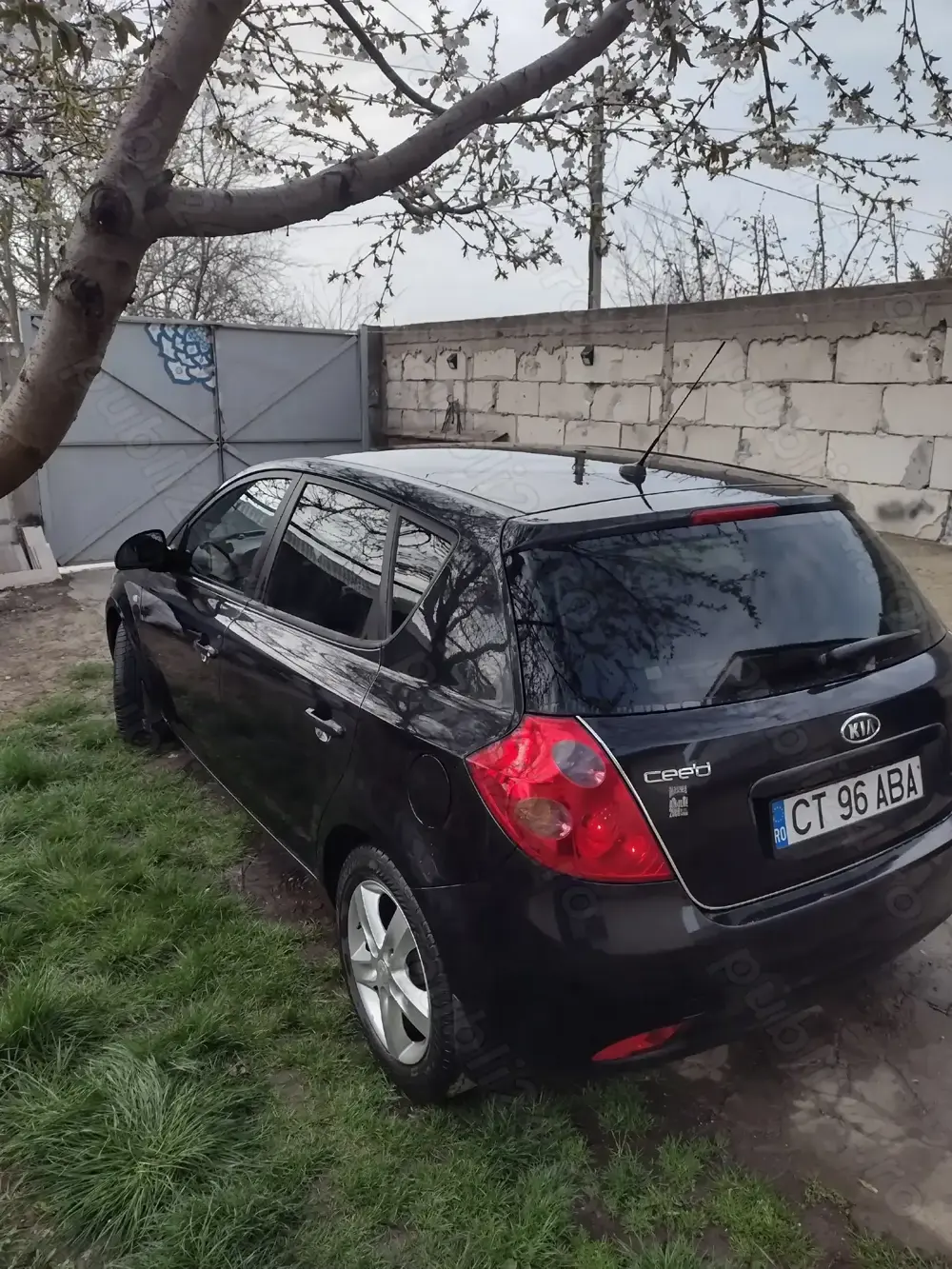Vând kia cred 1.6 crdi Vând kia cred 1.6 crdi