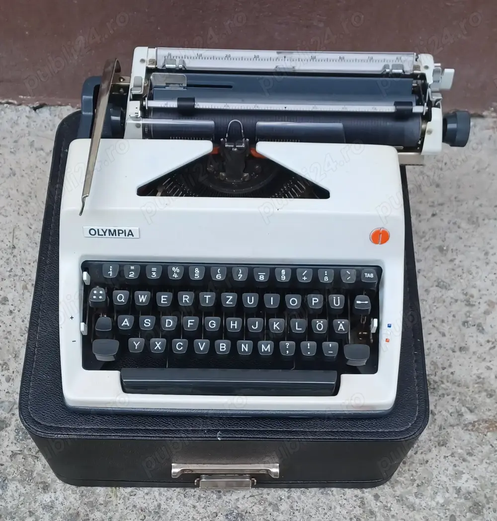 Mașina de scris portabila Olympia cu geantă de transport 