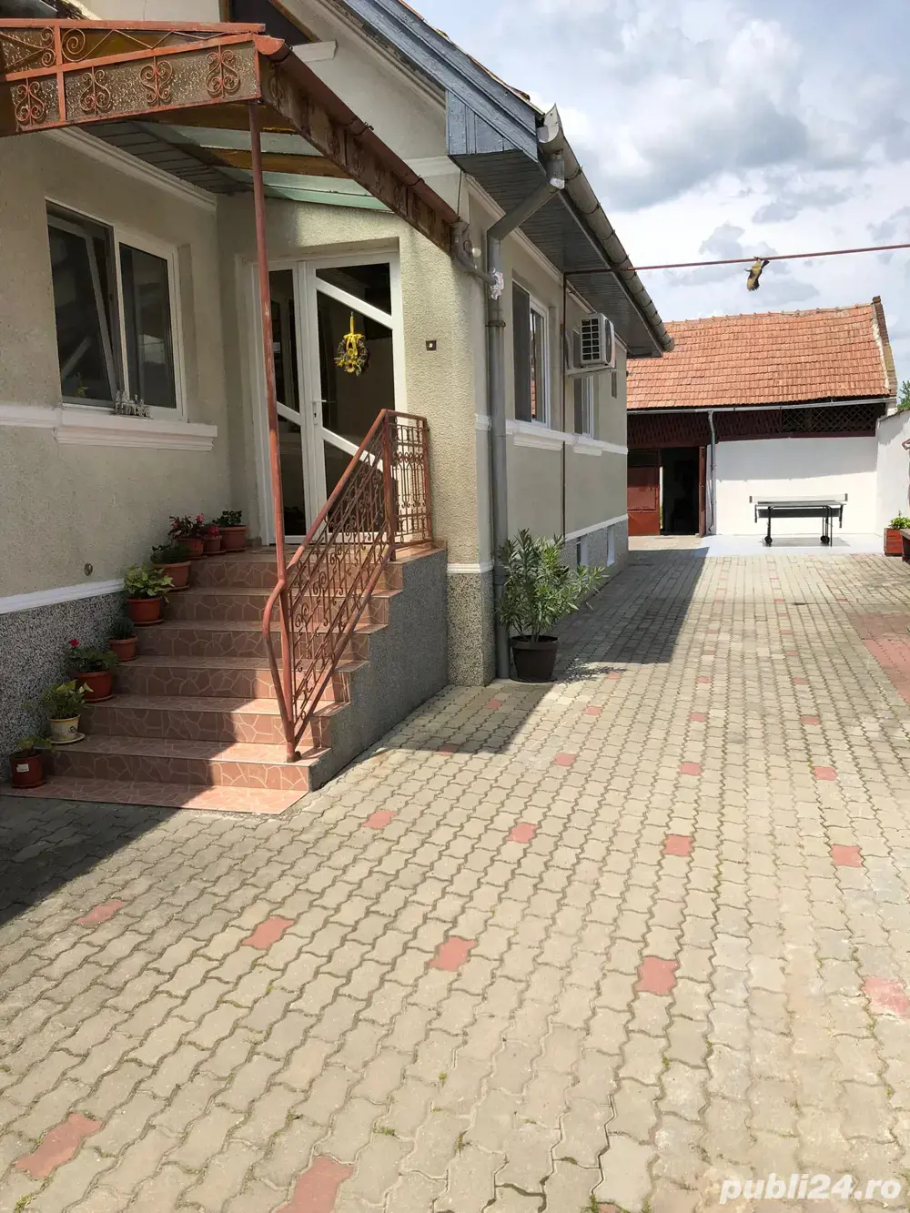 Casa cu 3 camere, 710mp teren