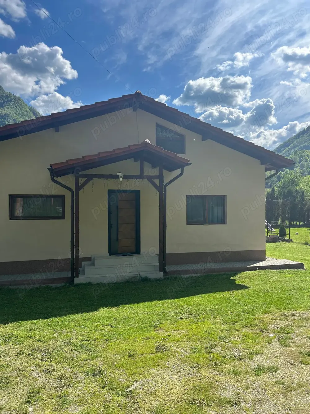 Casa de vanzare! Casa de vanzare!