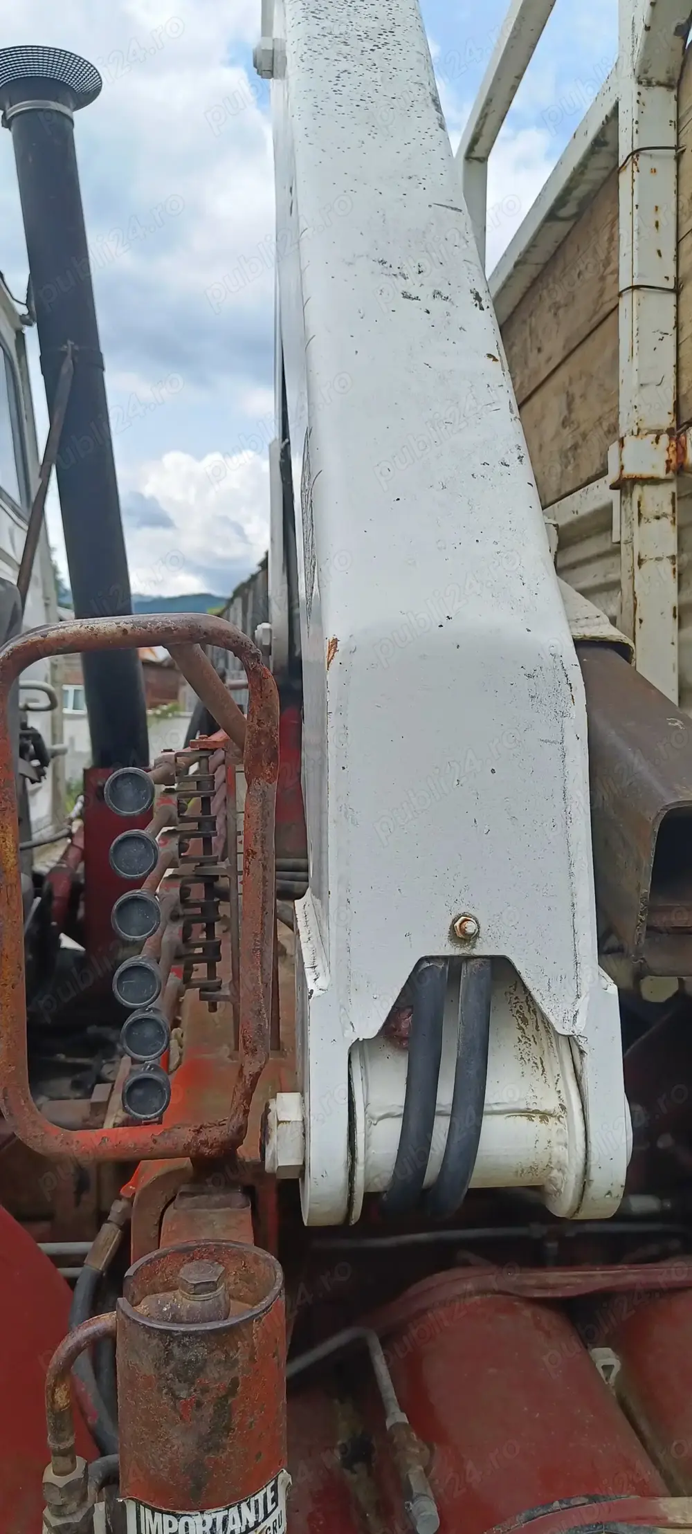 Vand camion 12 tone cu macara