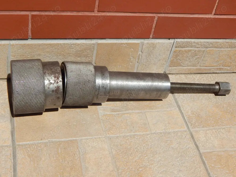 Piesa demontarea mansoanelor fixe de pe arborele secundar Dacia 1300