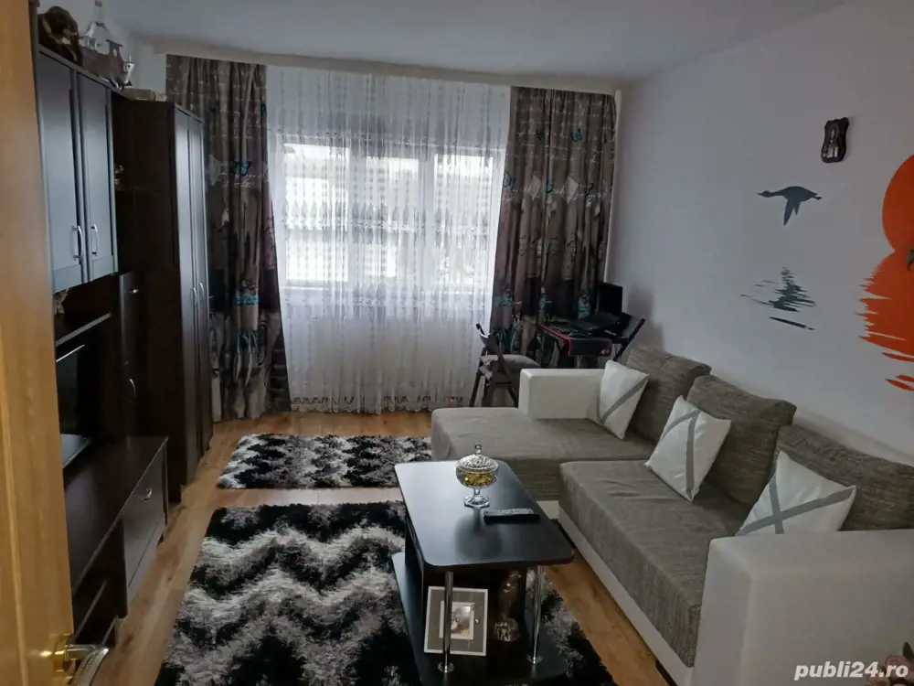 Apartament cu 3 camere si masina