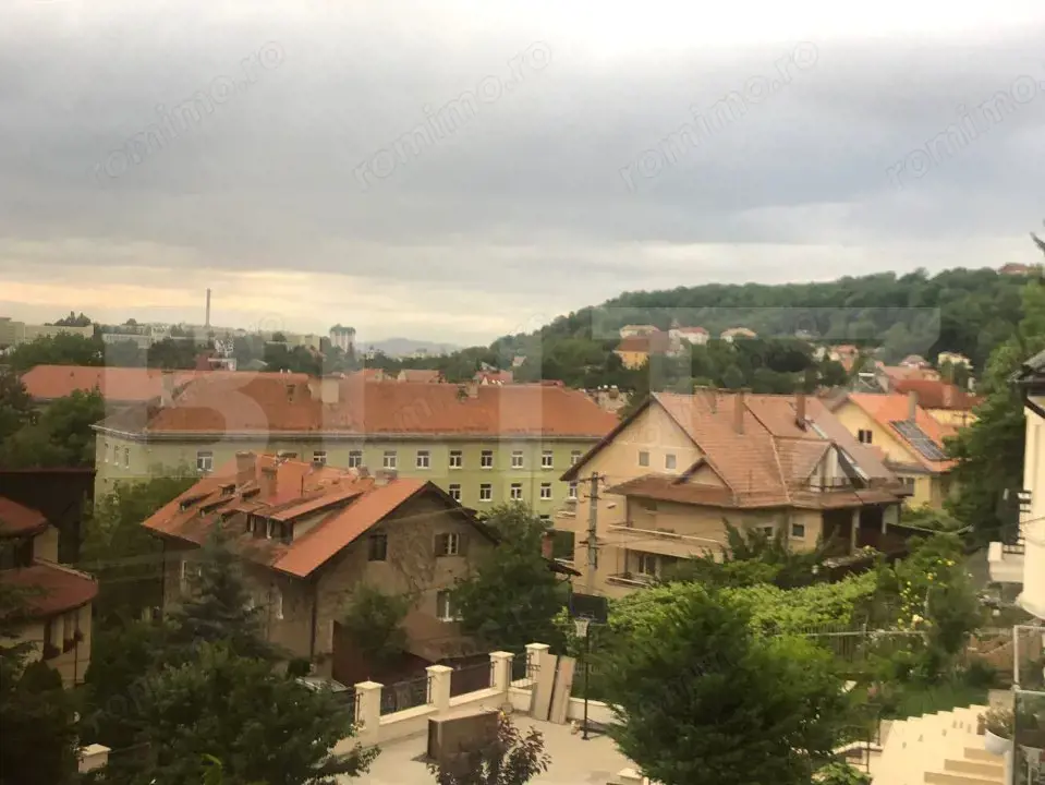 Vila Impresionantă în Brașov, poziționare Ideală și spațiu generos
