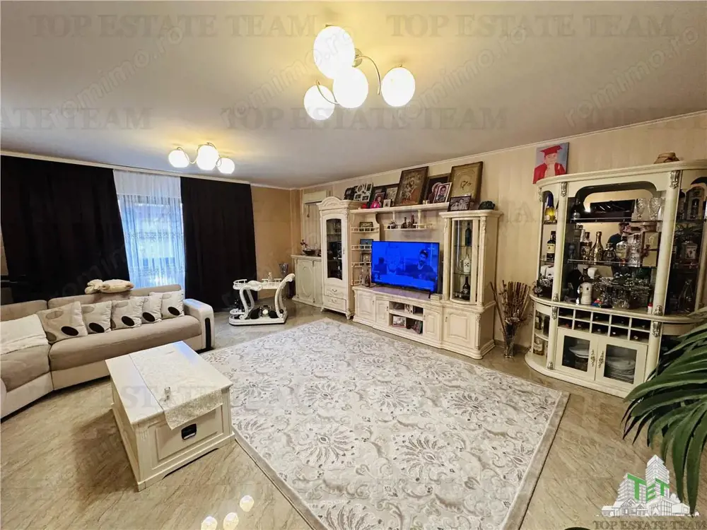 Vila superba 360 mp construiti, 524 mp curte, 6 camere, P+1+M ROSU