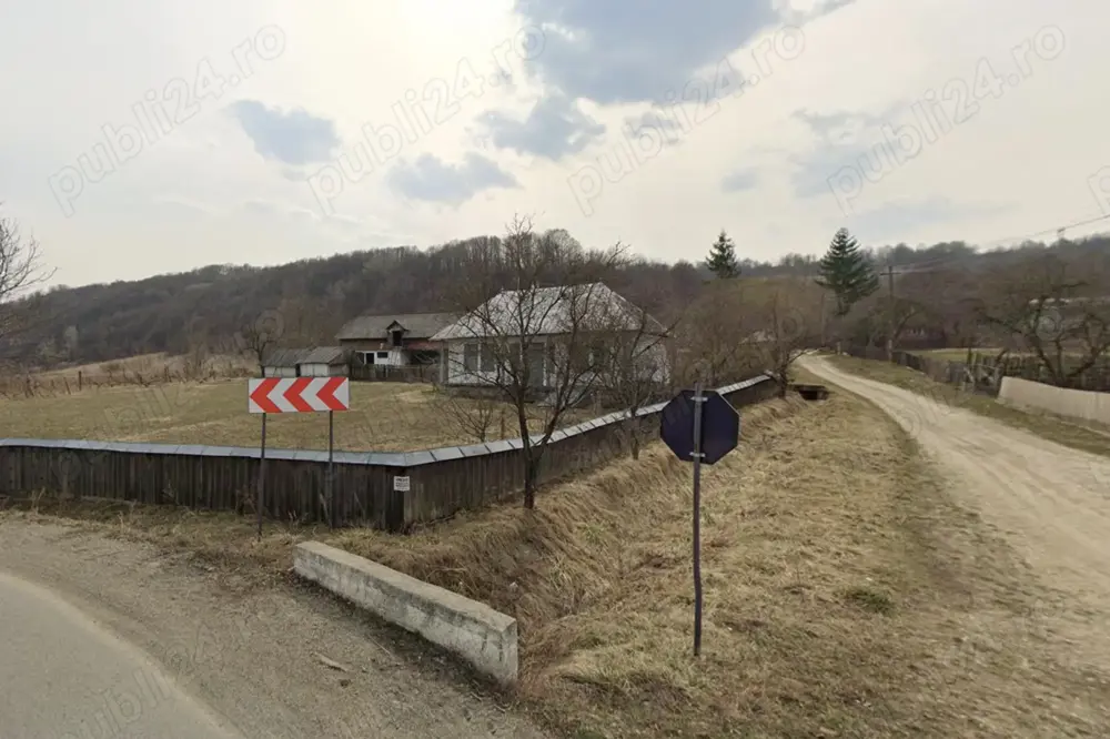 Casă bătrânească tradițională de vânzare   cu anexele complete, ideală pentru gospodărie